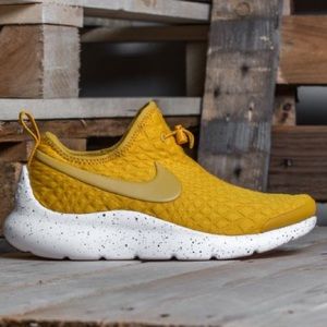 New Women’s Nike Aptare 7.5 *Rare Find NWOB